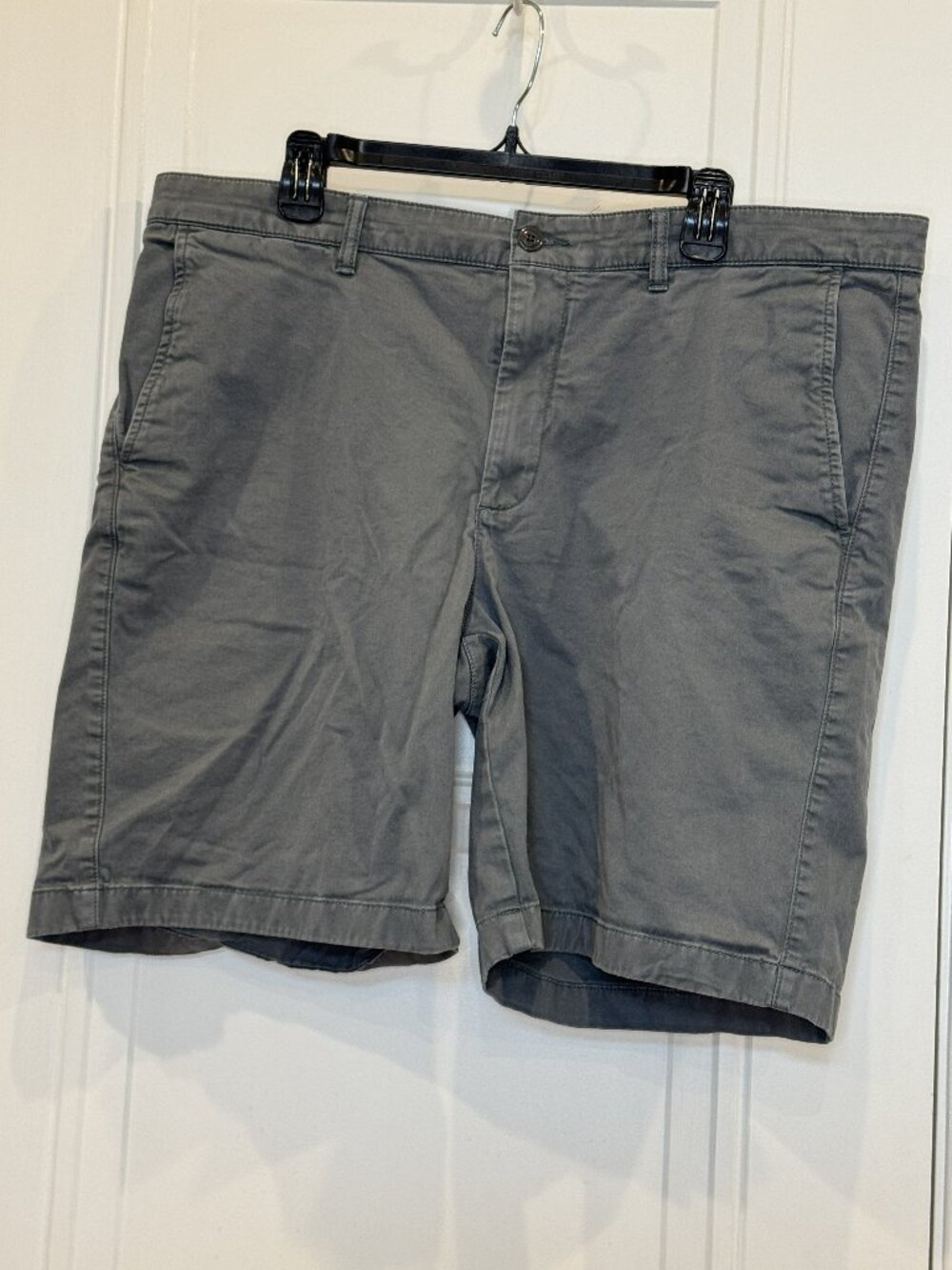 L.L. Bean EUC Men's Gray Chino Shorts 40W